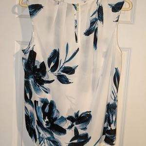 Women's sleeveless top size medium